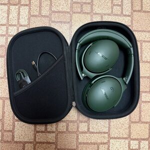 Bose Olive Wireless Headphones with Black Case